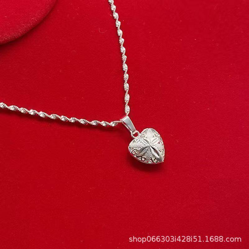 Versatile And Stylish Necklace With A Simple Hollow Heart Pendant, A Gift For Mom, Elegant Pendant Wholesale