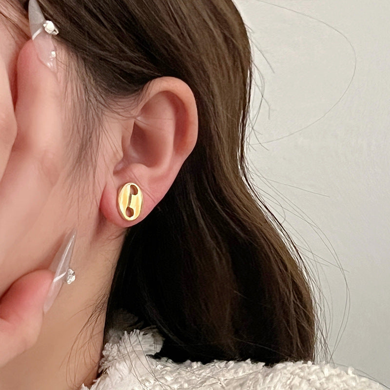 925 Silver Needle Internet Celebrity Same Style Gold Earrings Women's Light Luxury High-end Elegant All-match Earrings Retro New Earrings