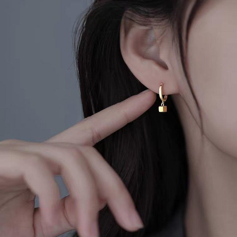 925 Silver Needle Internet Celebrity Same Style Gold Earrings Women's Light Luxury High-end Elegant All-match Earrings Retro New Earrings