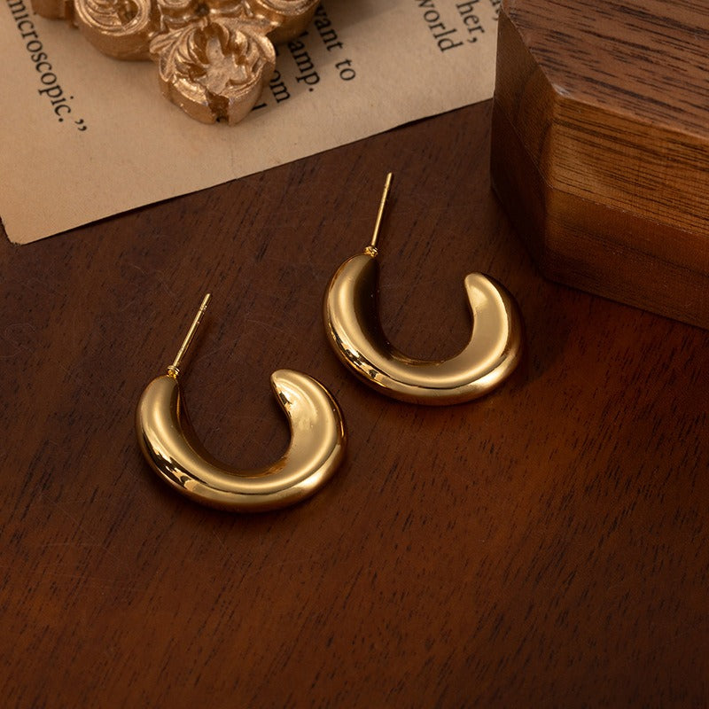 18K Gold C-Shaped Design Simple and Fashionable Earrings