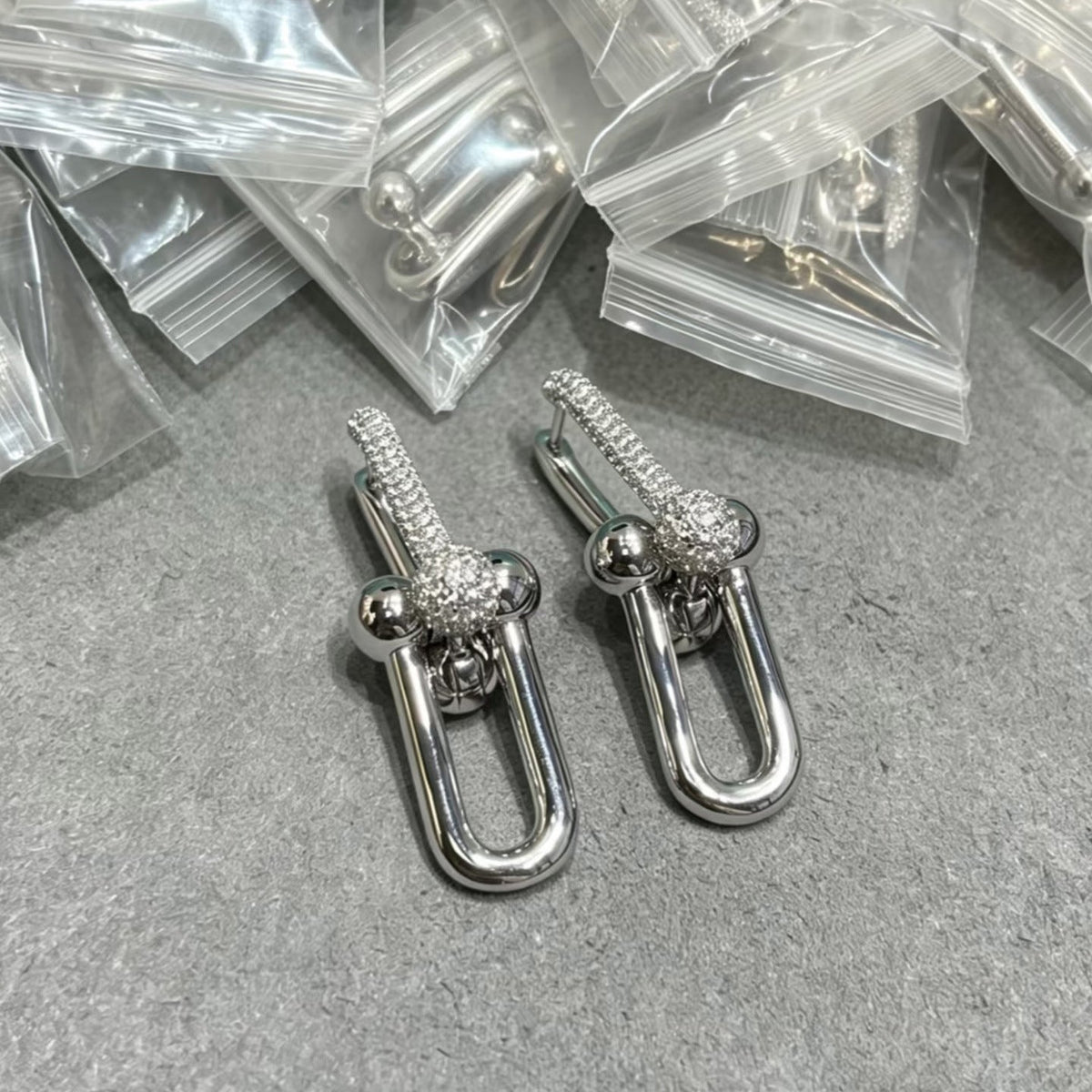 Heavy-duty Zircon Fashion Full-diamond U-shaped Earrings