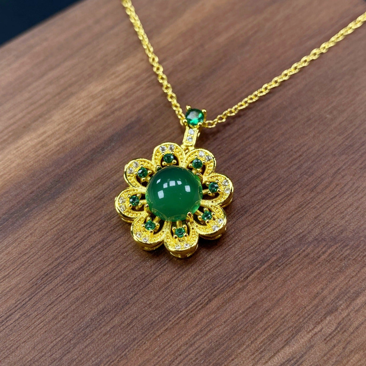 Natural Chalcedony Necklace Comparable To Emerald Ice Flower-shaped Green Egg Face Agate Pendant New Chinese Style Jewelry