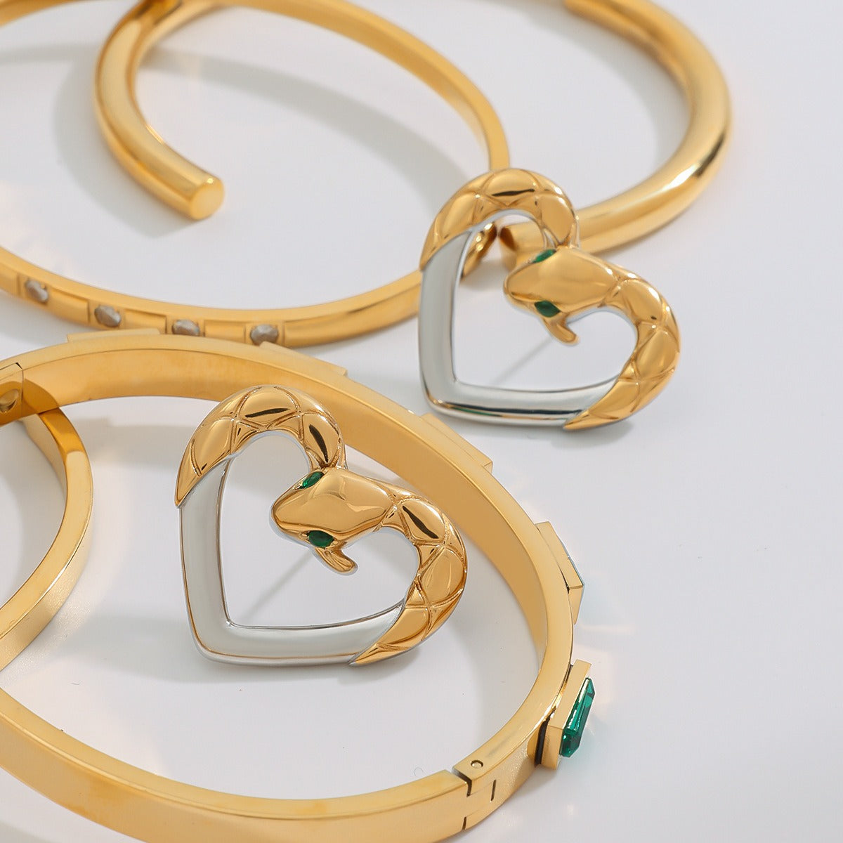 18K gold hollow heart with gold and silver color matching design high-end earrings