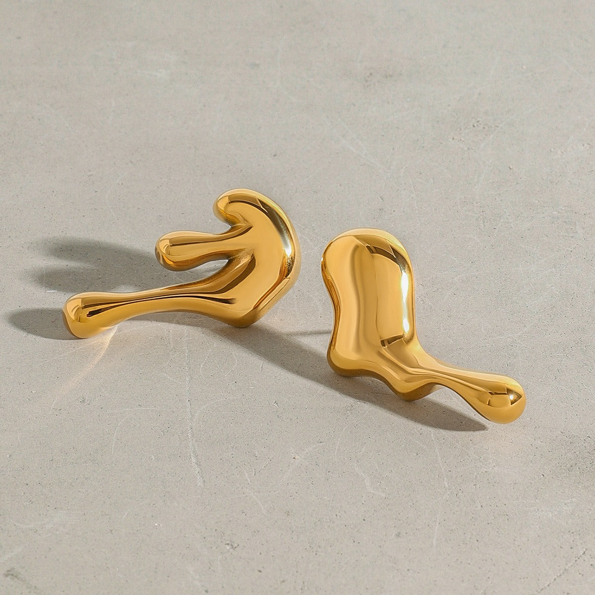 18K gold lava-shaped earrings with unique and simple design