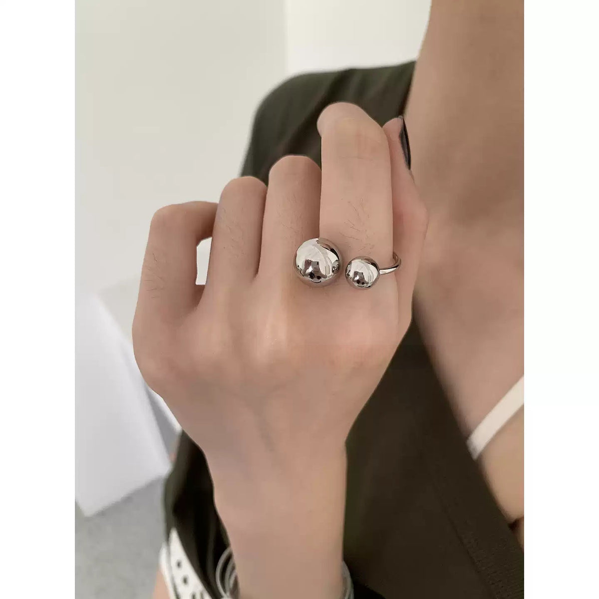 Retro Glossy Silver Ball Intricately Crafted Versatile Hollow-out Ring
