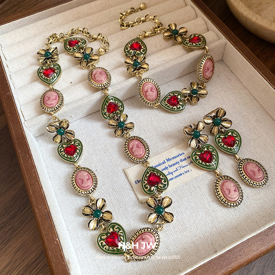 Second-Hand Vintage Jewelry With Diamond-Encrusted Flowers And Heart Necklaces, Retro Elegant Clavicle Chains, Light Luxury And High-End Necklaces