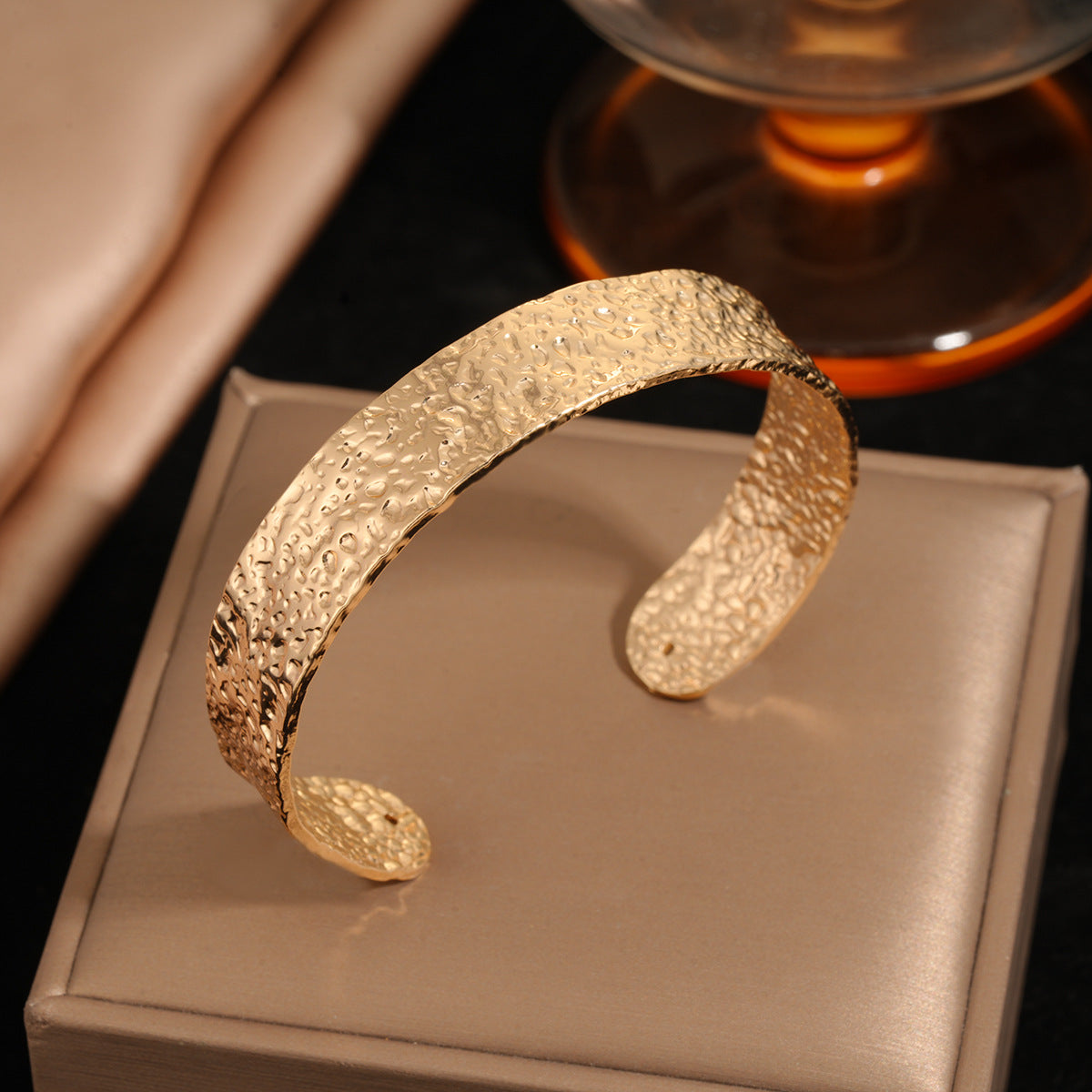 European & American Style Cold Rolled Steel Fade Resistant Bangle, 18K Gold Plated Fashion Personalized Irregular Design Textured Bracelet