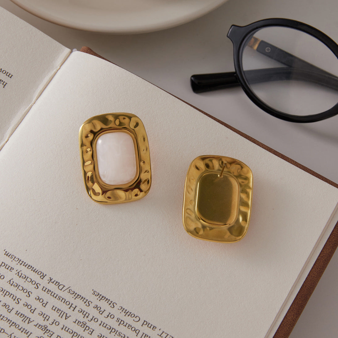 Resin Hammered Frame Stud Earrings