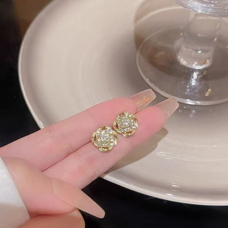 925 Silver Needle Internet Celebrity Same Style Gold Earrings Women's Light Luxury High-end Elegant All-match Earrings Retro New Earrings
