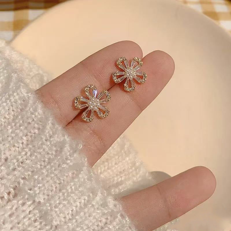925 Silver Needle Internet Celebrity Same Style Gold Earrings Women's Light Luxury High-end Elegant All-match Earrings Retro New Earrings