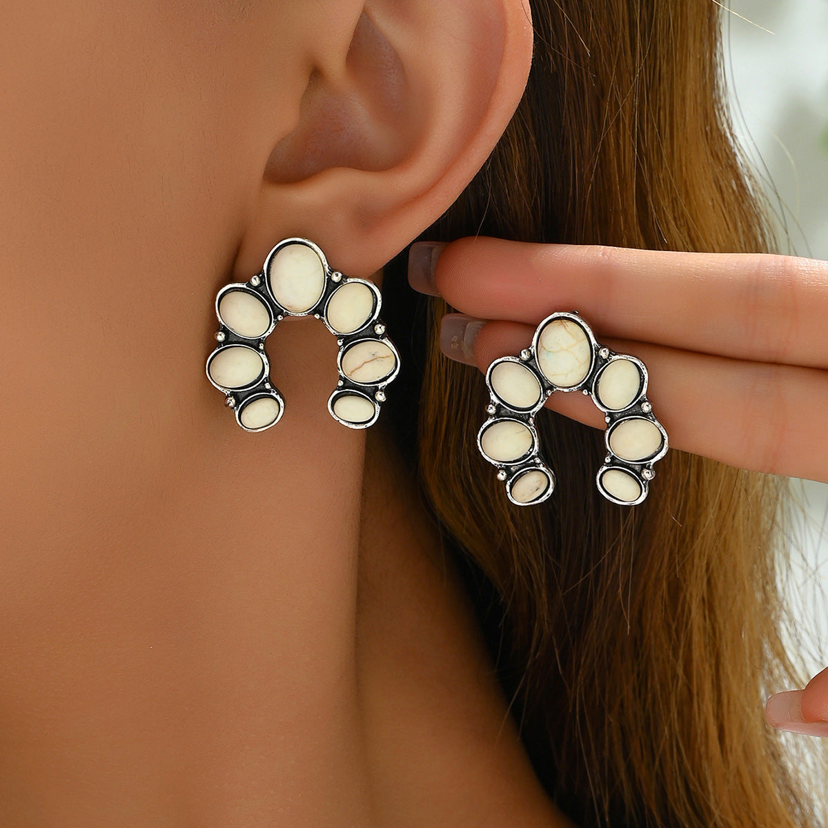 Cross-border Explosions Bohemian Women's Earrings Personalized Retro Jeweled U-shaped Earrings All-match High-end Sense