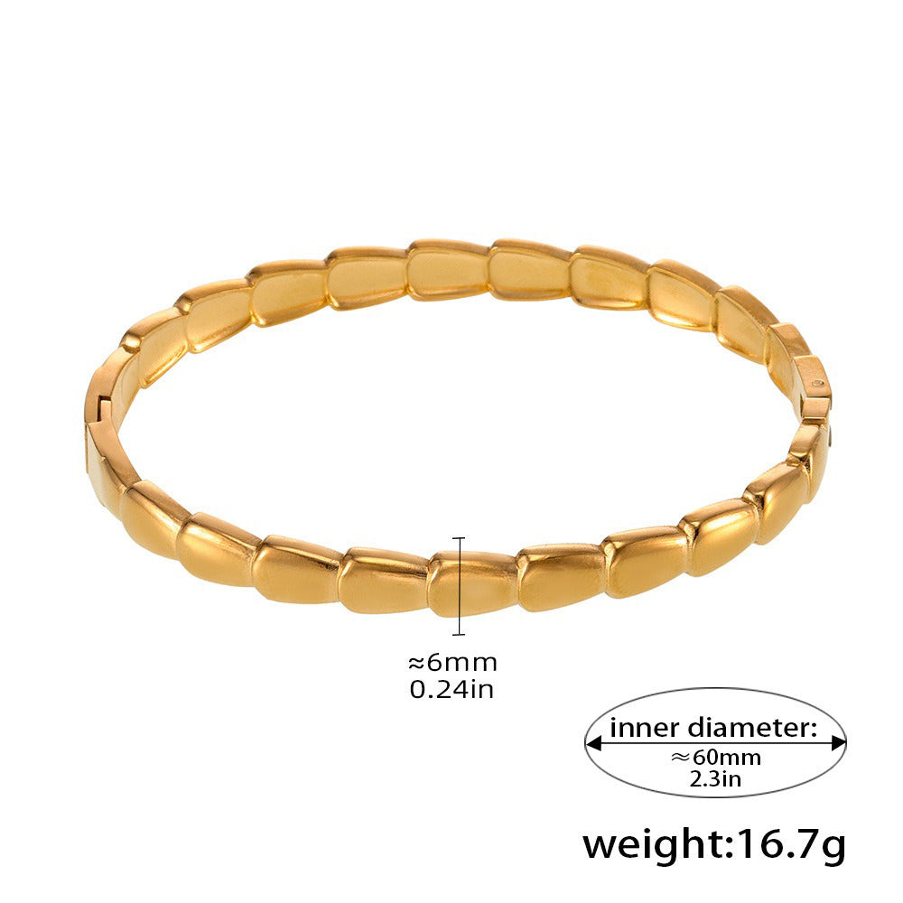 18K gold geometric shape with hollow design simple and elegant bracelet