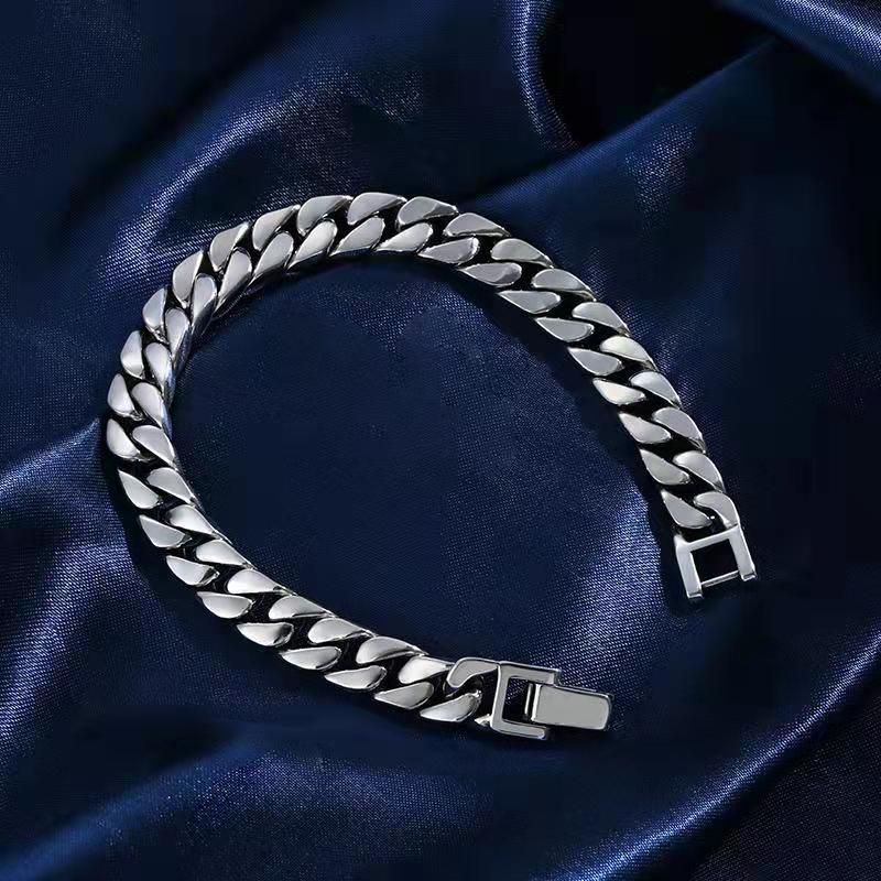 Interlocking Cuban Chain Bracelet