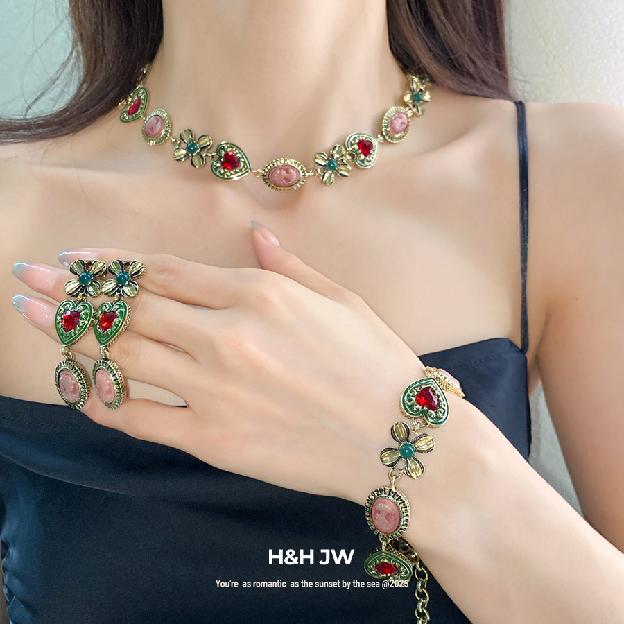 Second-Hand Vintage Jewelry With Diamond-Encrusted Flowers And Heart Necklaces, Retro Elegant Clavicle Chains, Light Luxury And High-End Necklaces