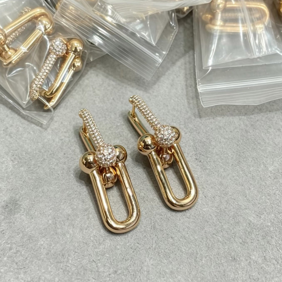 Heavy-duty Zircon Fashion Full-diamond U-shaped Earrings
