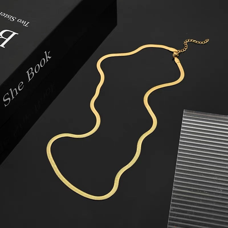 Titanium Steel Vacuum Electroplated 18K Gold Non-Fading Snake Bone Chain, Fashionable, Simple, High-End Clavicle Chain Necklace That Is Not Easy To Break