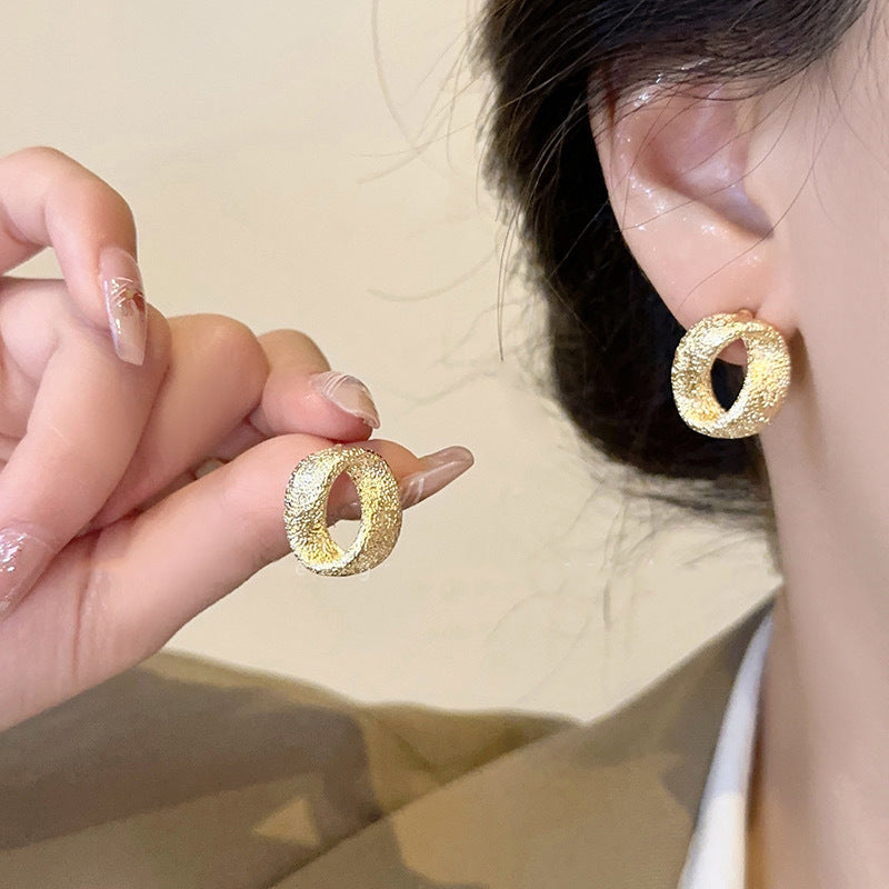 925 Silver Needle Internet Celebrity Same Style Gold Earrings Women's Light Luxury High-end Elegant All-match Earrings Retro New Earrings
