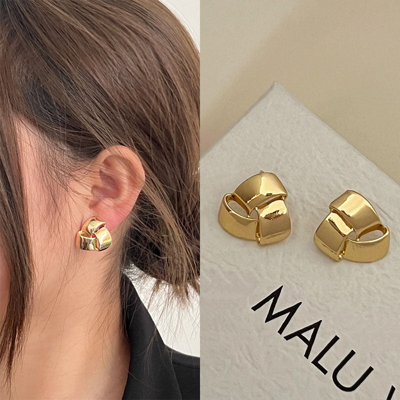 925 Silver Needle Internet Celebrity Same Style Gold Earrings Women's Light Luxury High-end Elegant All-match Earrings Retro New Earrings