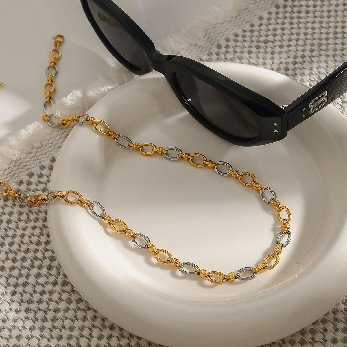 18K gold chain with gold and silver color matching design fashionable and simple necklace