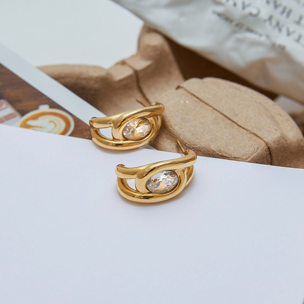 18K gold C-shaped gemstone earrings with exquisite design
