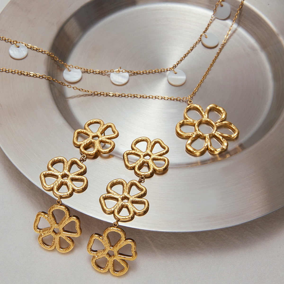 18K gold hollow flower design exquisite noble earring necklace set