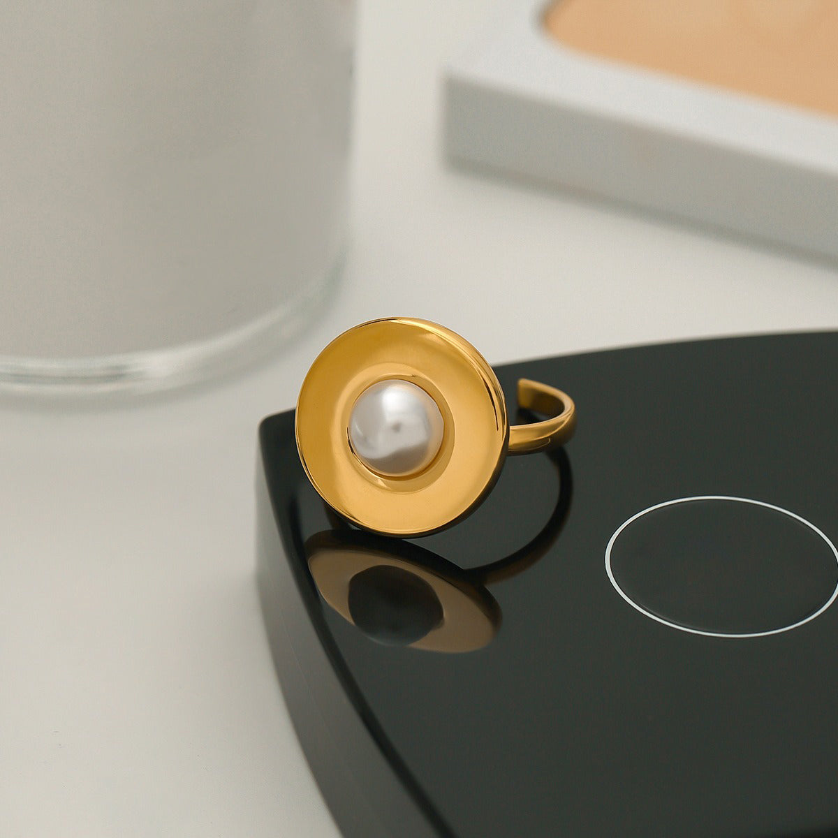 18K gold round pearl inlaid design light luxury noble ring