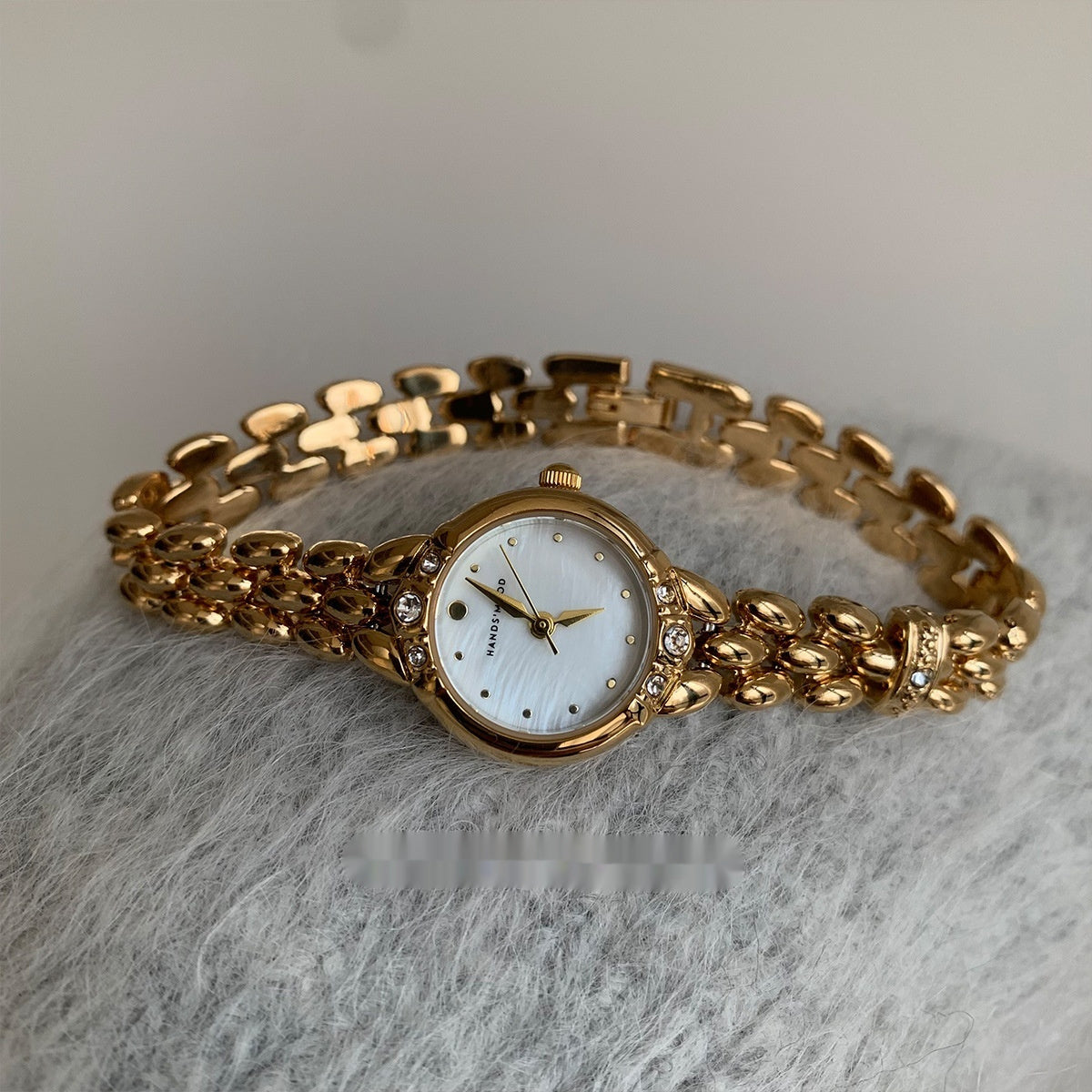 Elegant Personality Trend Mild Luxury Retro Rhinestone Quartz Watch