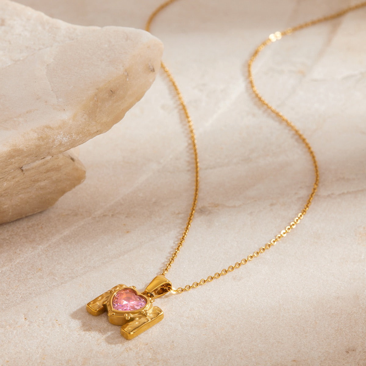 18K gold letter "M" inlaid with heart-shaped gemstone, exquisite and unique necklace
