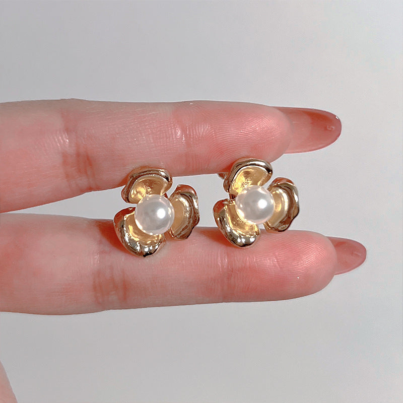 925 Silver Needle Internet Celebrity Same Style Gold Earrings Women's Light Luxury High-end Elegant All-match Earrings Retro New Earrings