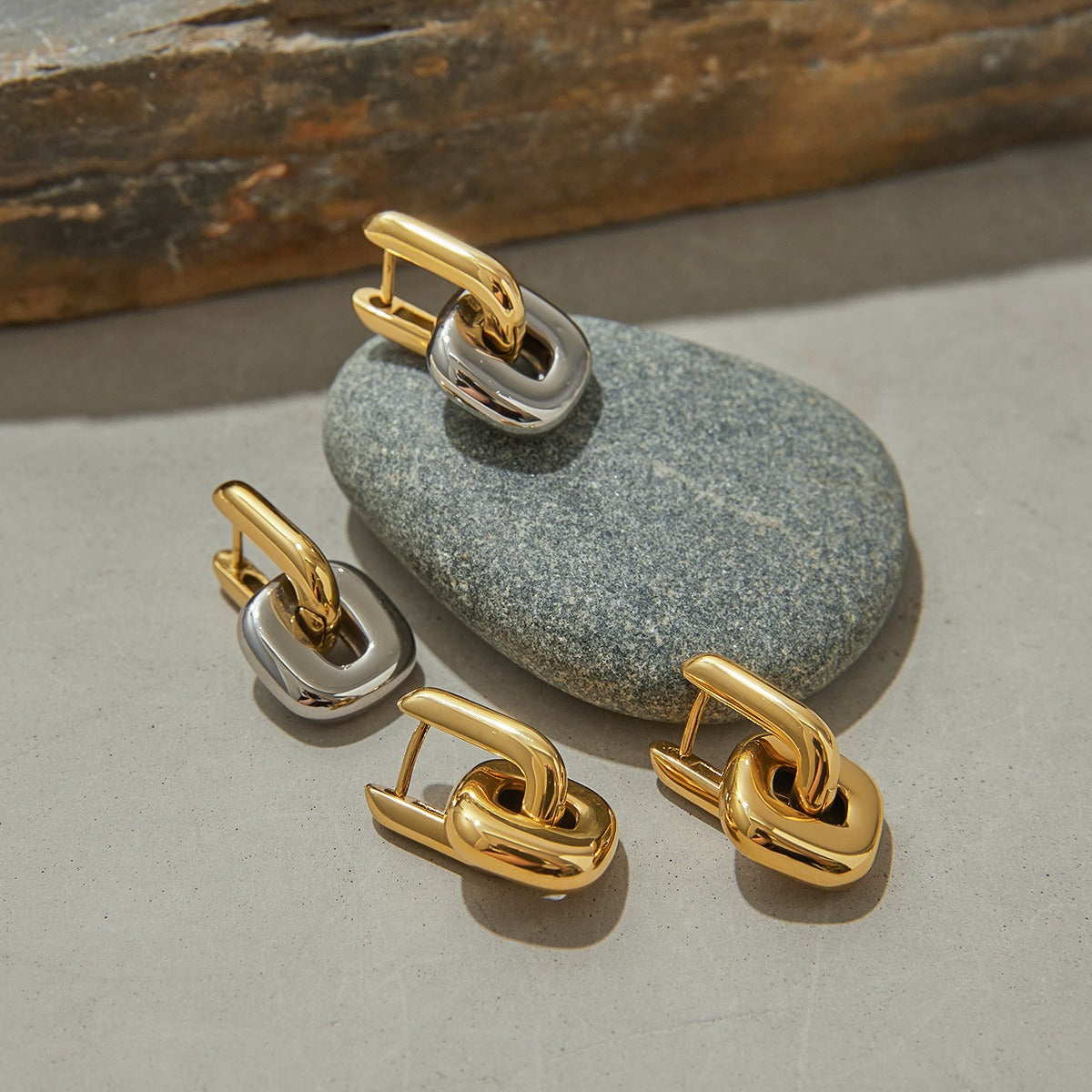 18K gold geometric square with hollow design classic and fashionable earrings