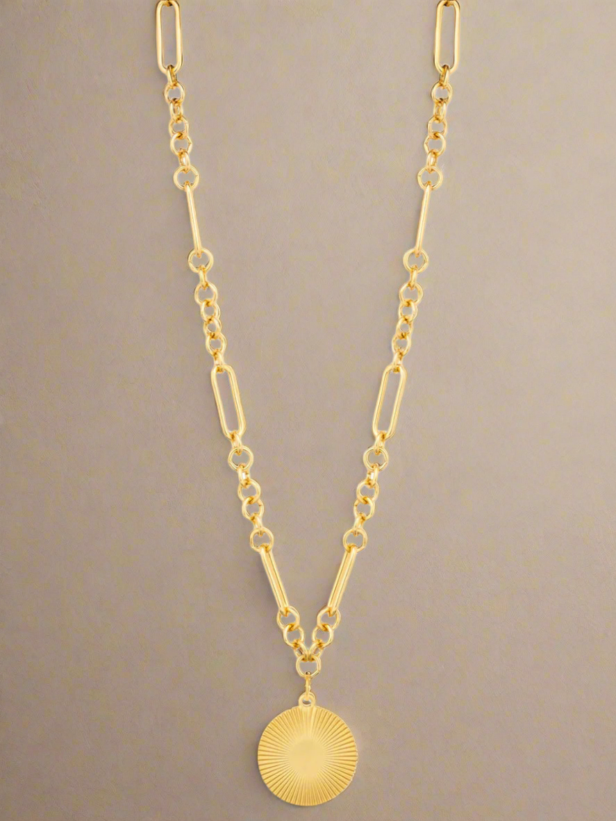 Sophisticated Chain with Textured Pendant Necklace