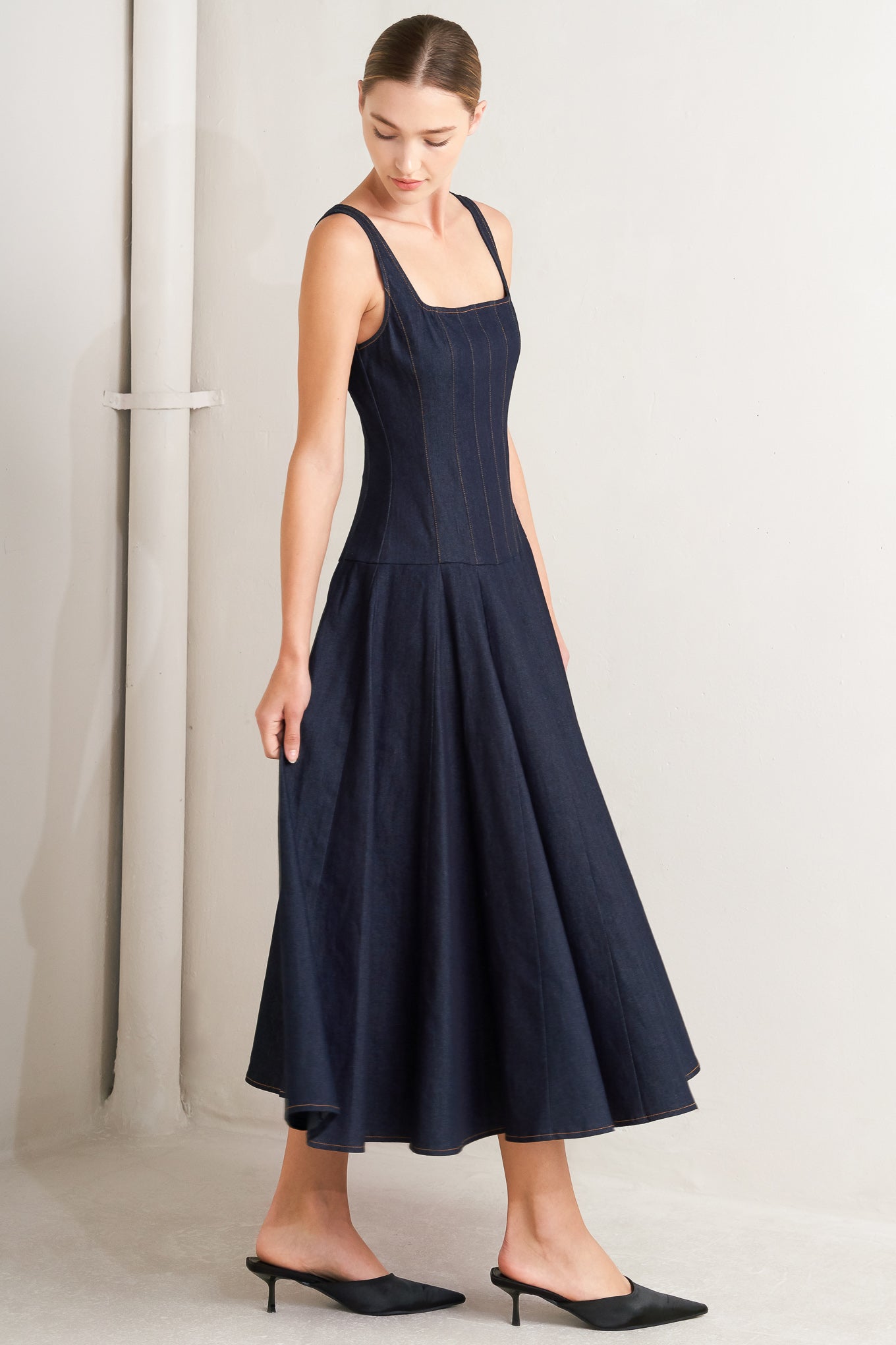 SQUARE SWAY DENIM MIDI DRESS