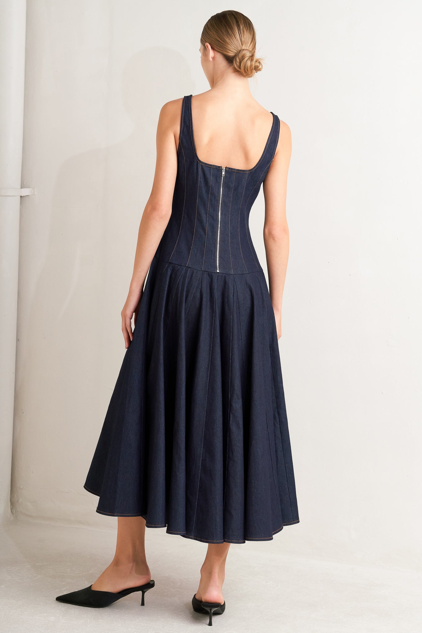 SQUARE SWAY DENIM MIDI DRESS