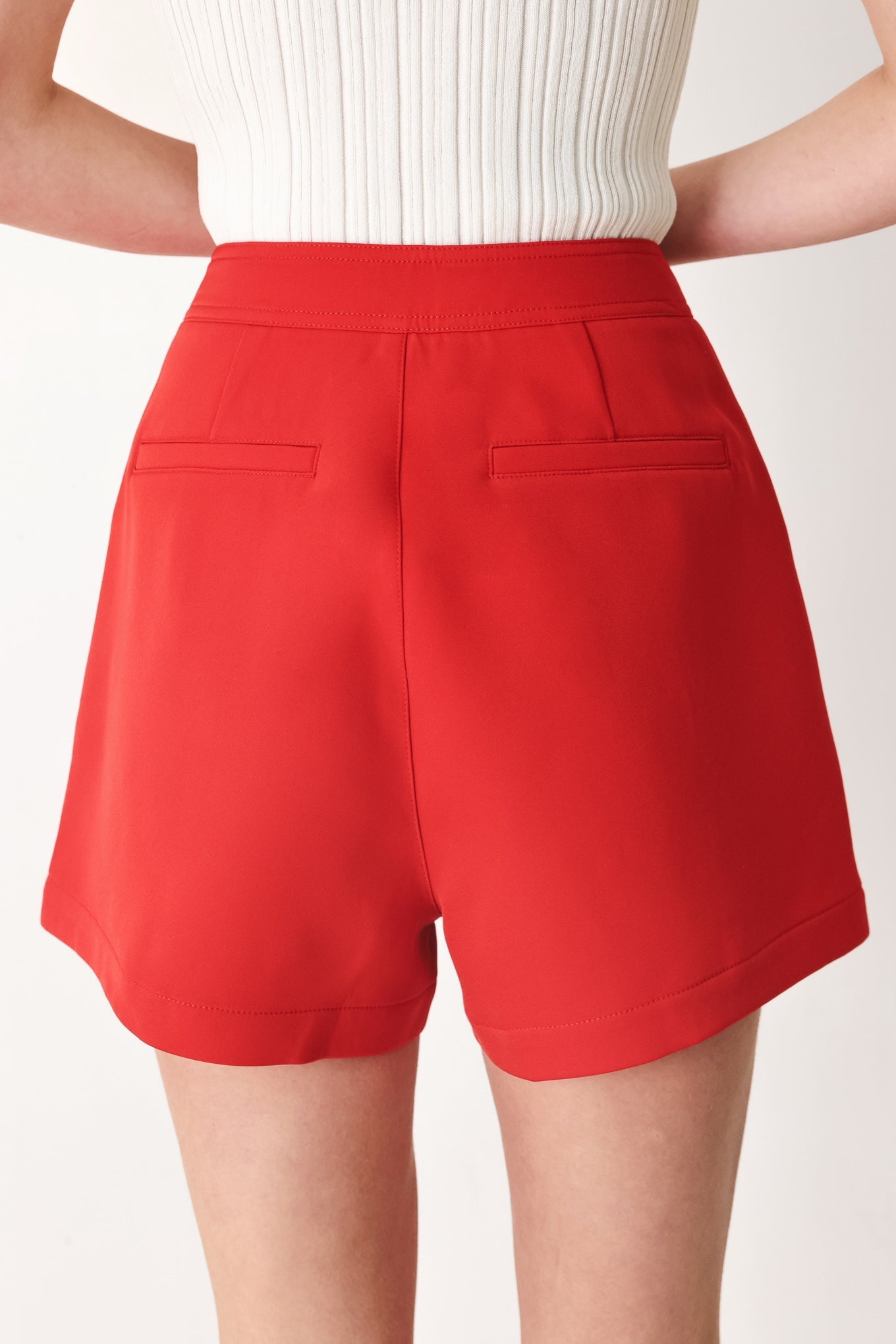 HOT GIRL WOVEN SHORT