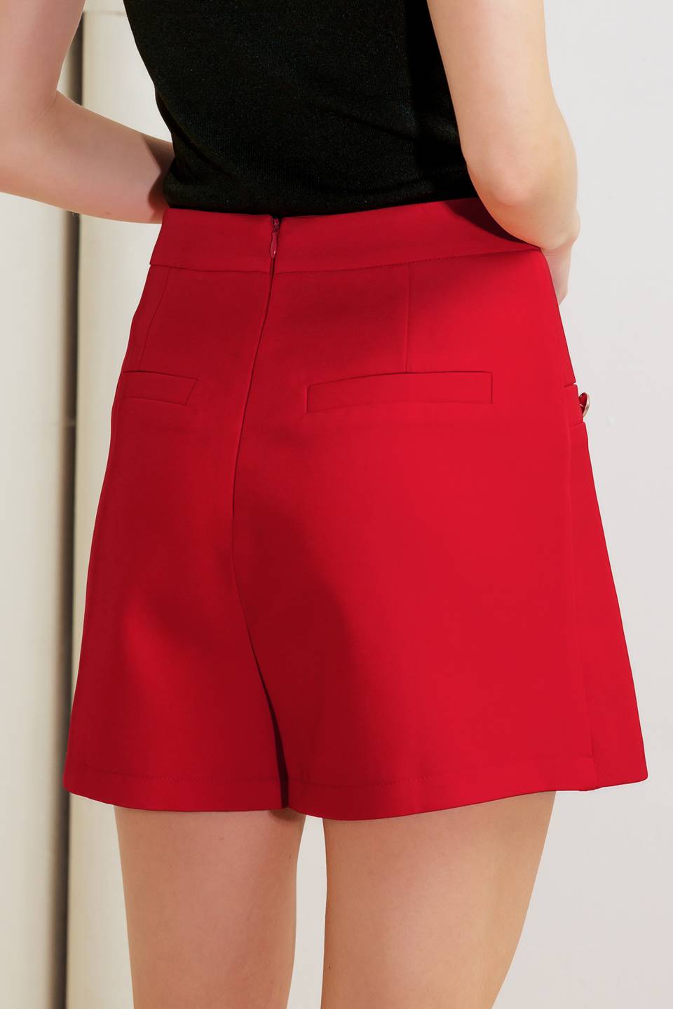 MELTED MARSHMALLOW RED WOVEN SKORT