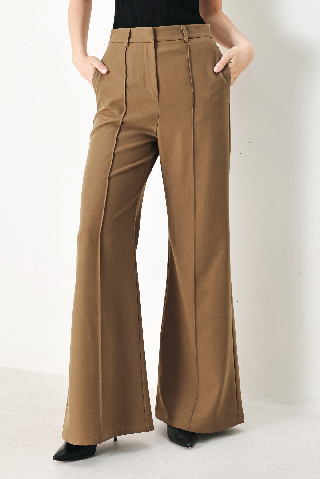 RICH SILHOUETTE WOVEN PANTS