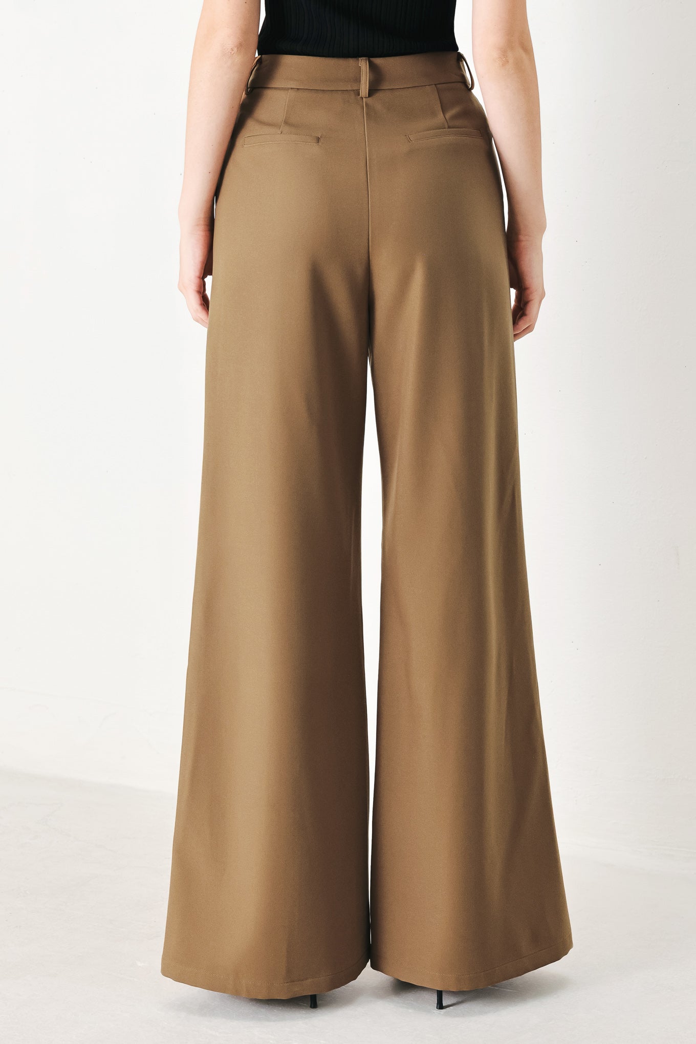 RICH SILHOUETTE WOVEN PANTS