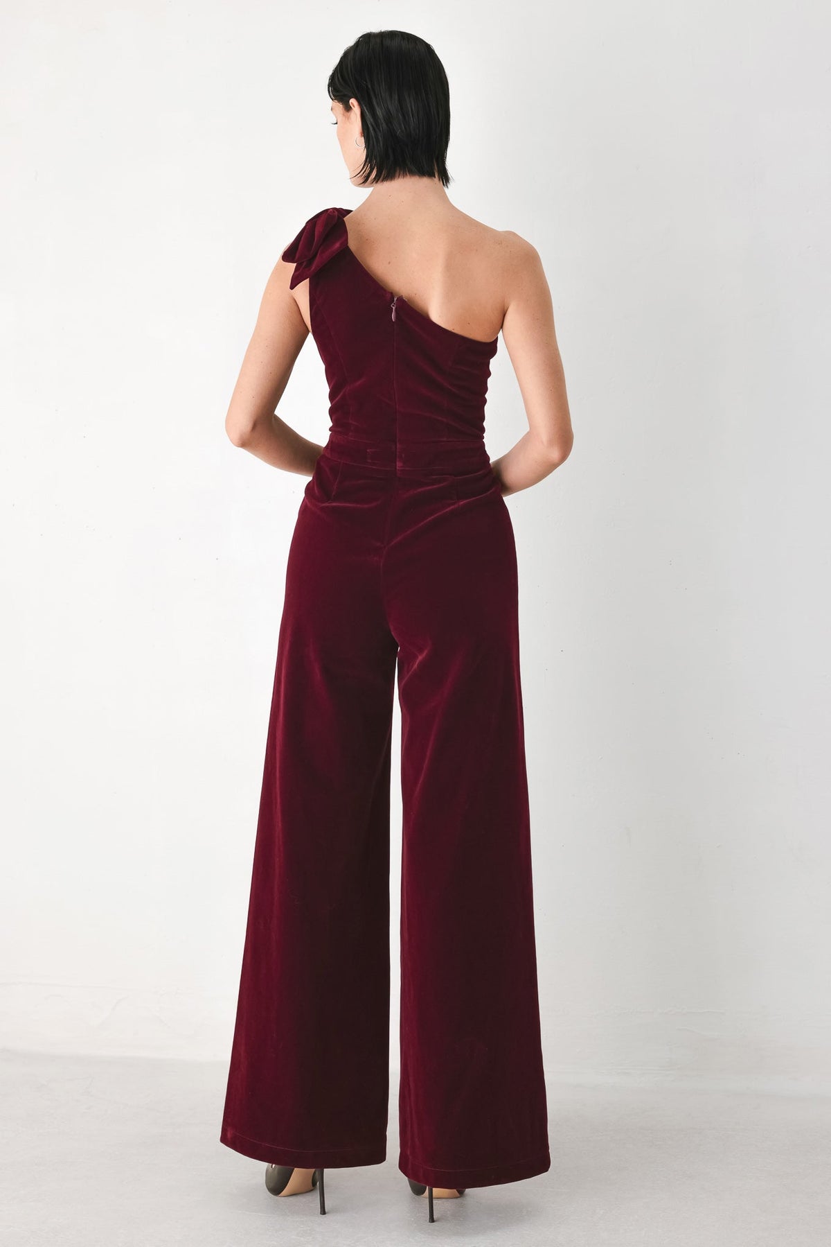 BERRY AFTER DARK VELVET BOW ONE-SHOULDER JUMPSUIT