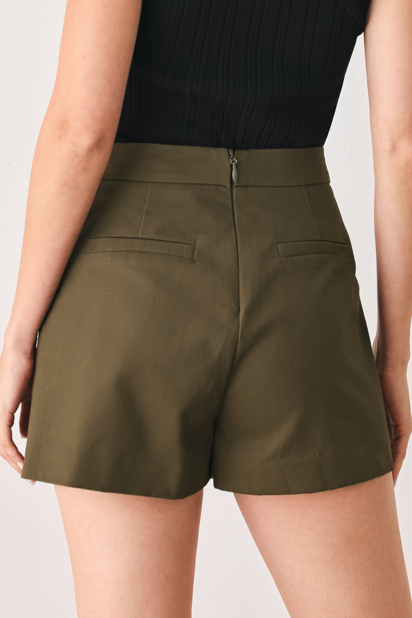 RANGER GREEN TAILORED WOVEN SKORT