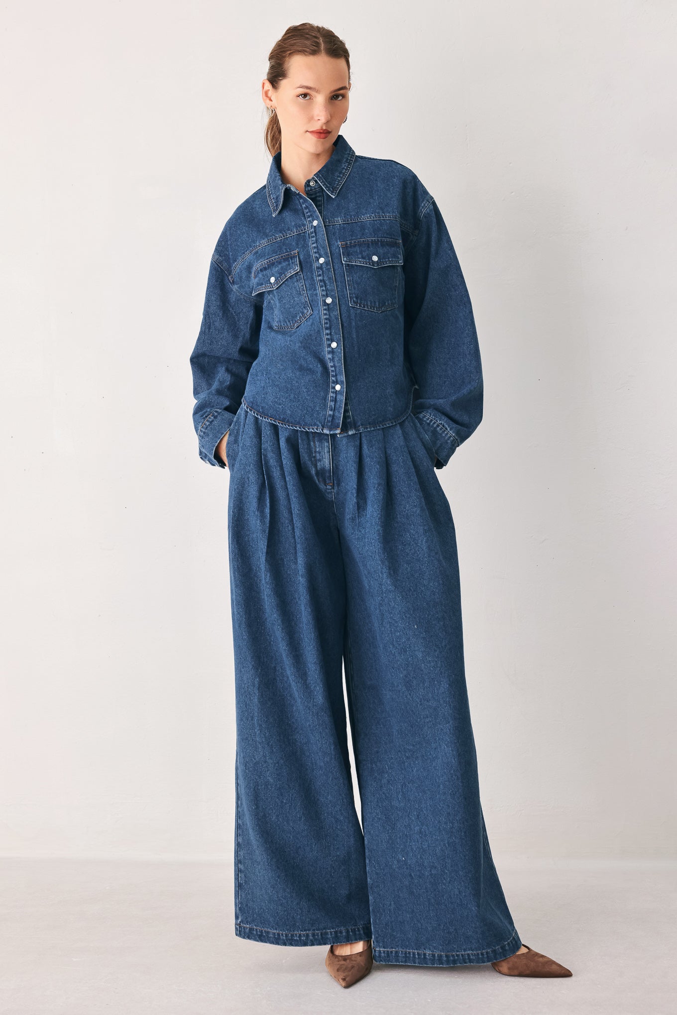 BLUE ECHO PLEATED DENIM WIDE LEG PANTS