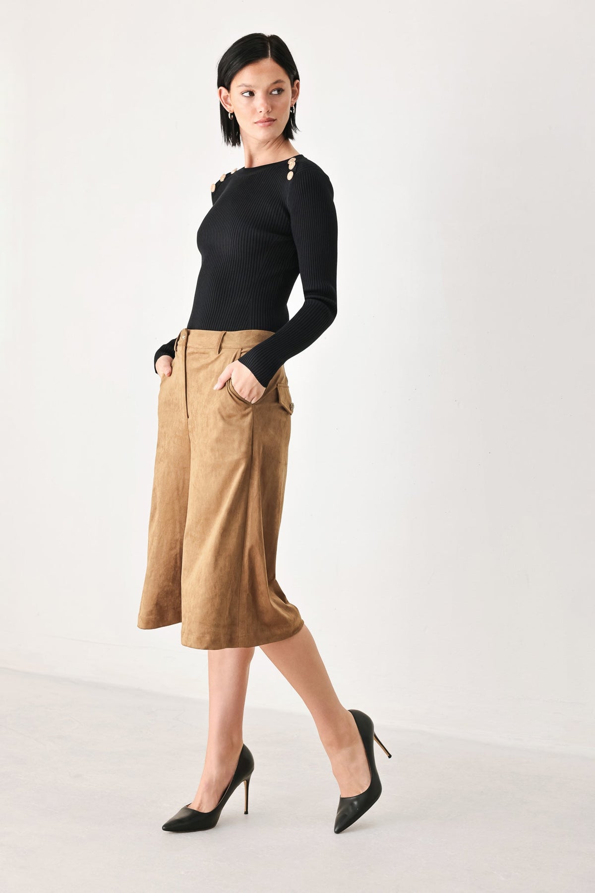 DESERT MOD CAMEL FAUX SUEDE BERMUDA PANTS