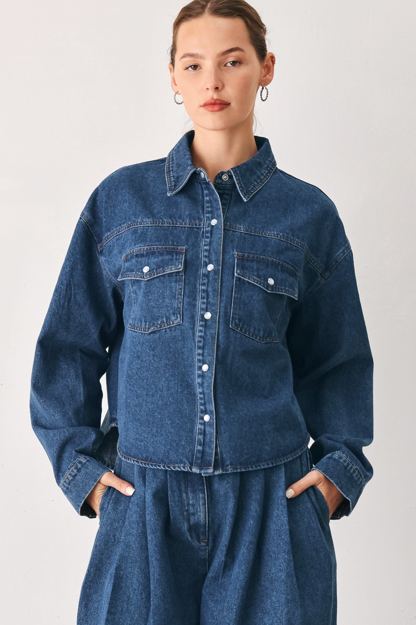BLUE ECHO PLEATED DENIM JACKET