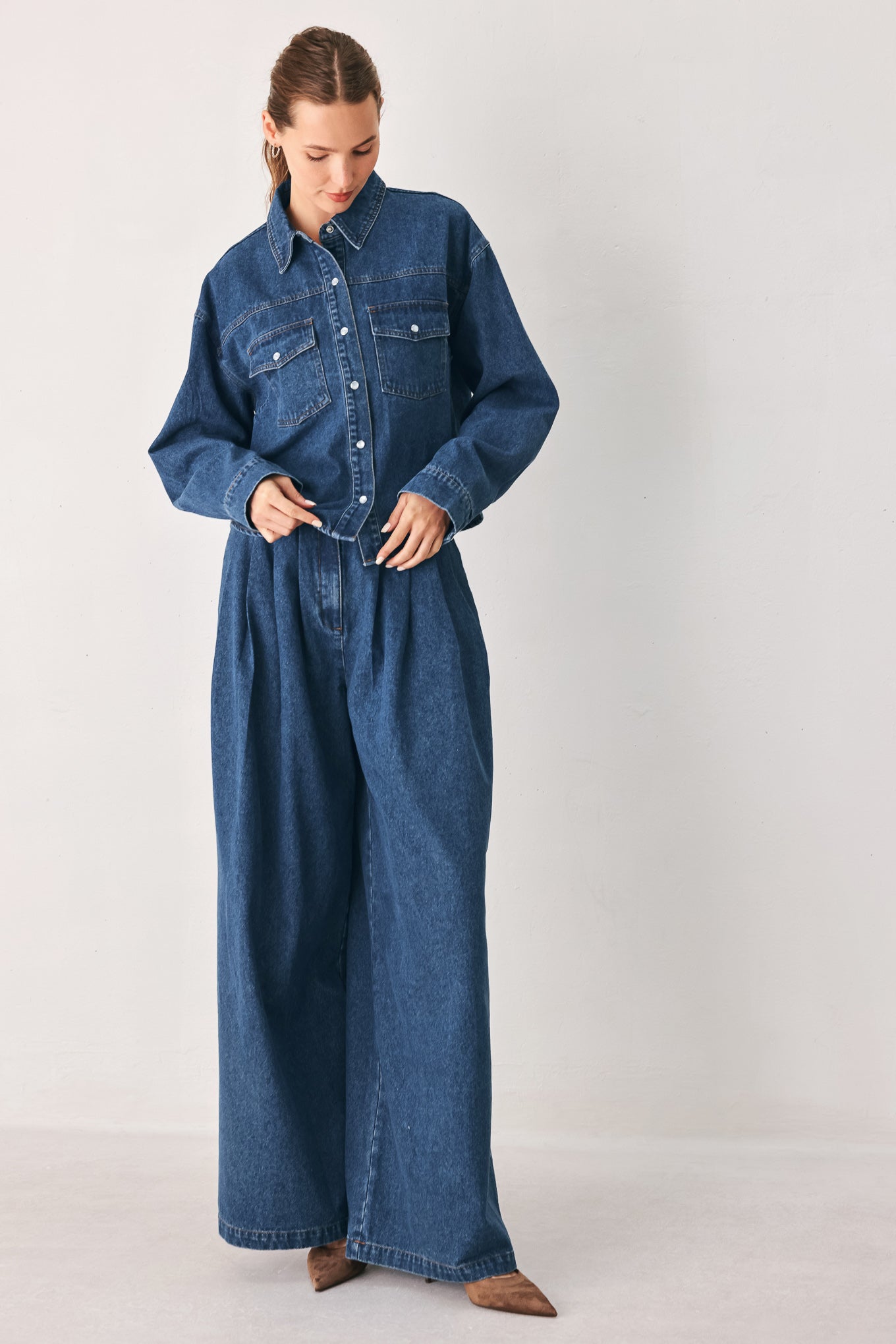 BLUE ECHO PLEATED DENIM JACKET