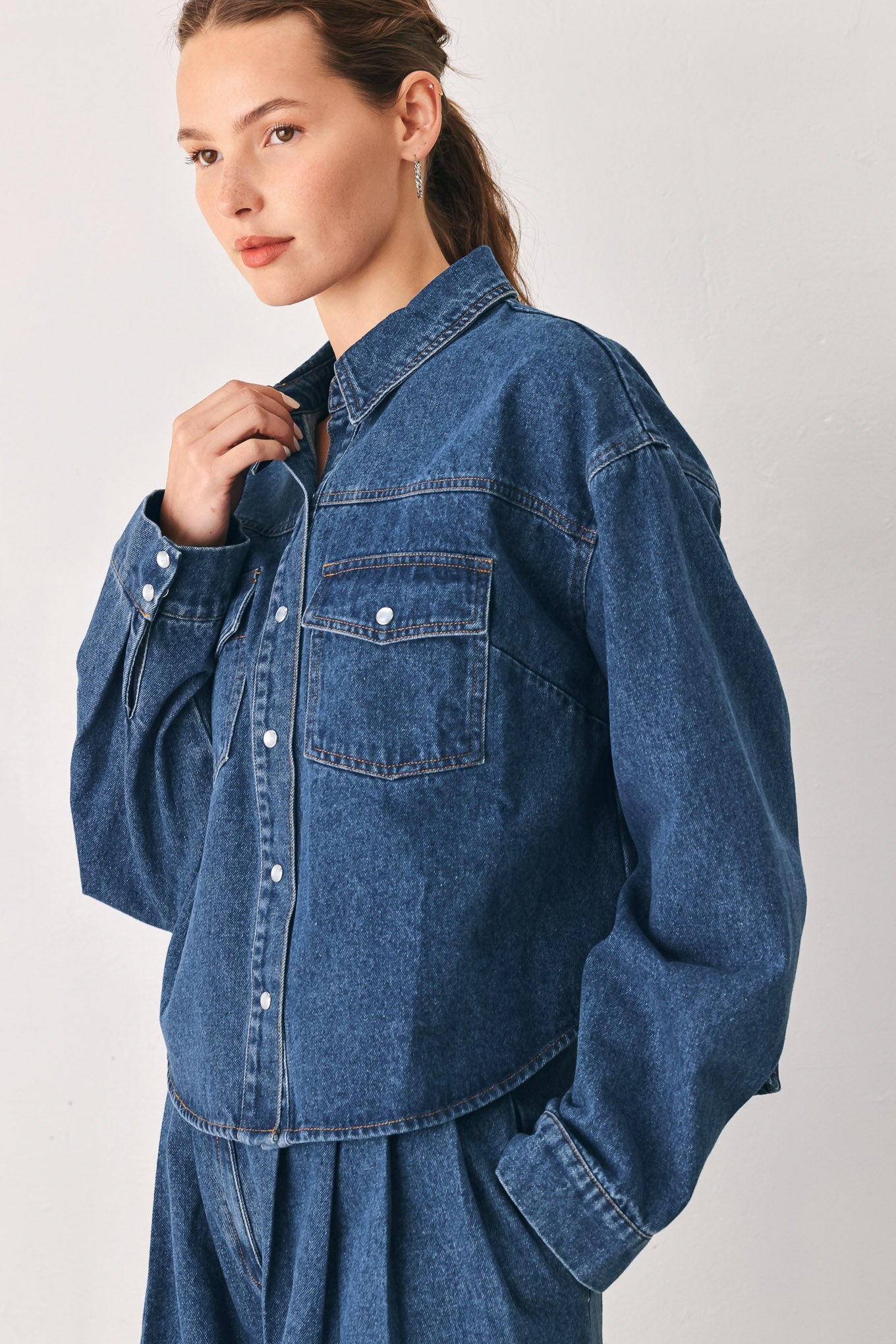 BLUE ECHO PLEATED DENIM JACKET