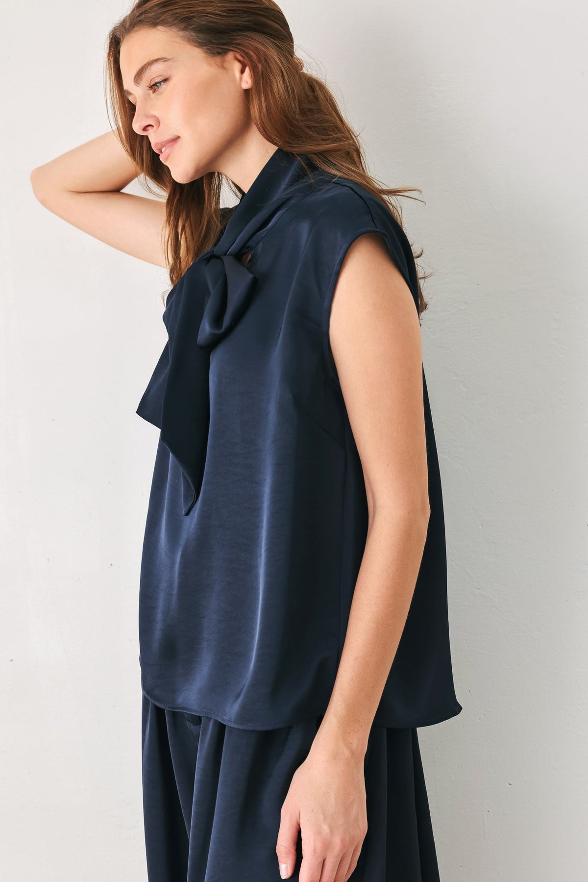 NAVY KNOT NAVY TIE-FRONT SLEEVELESS TOP