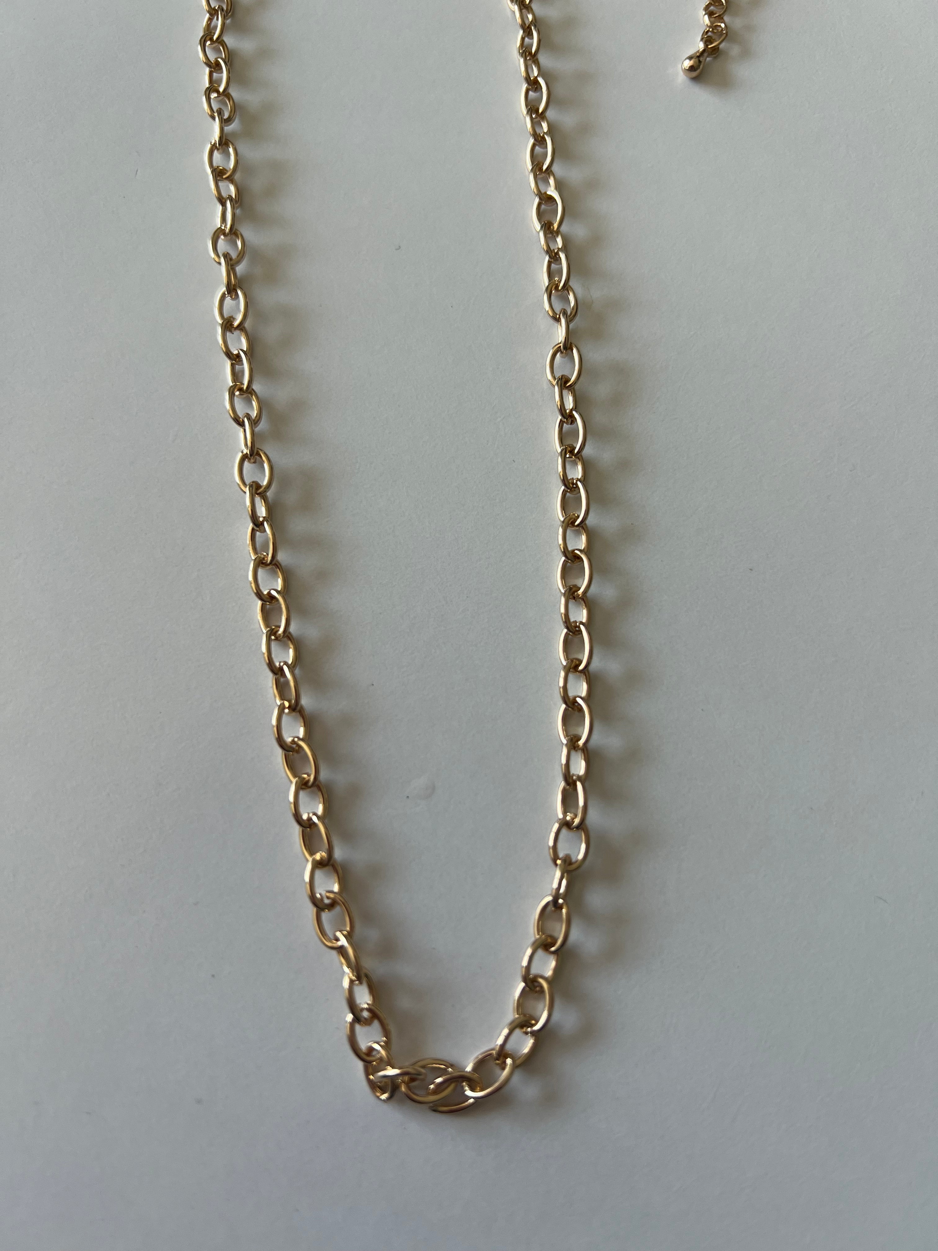 Graceful Oval Link Chain Necklace