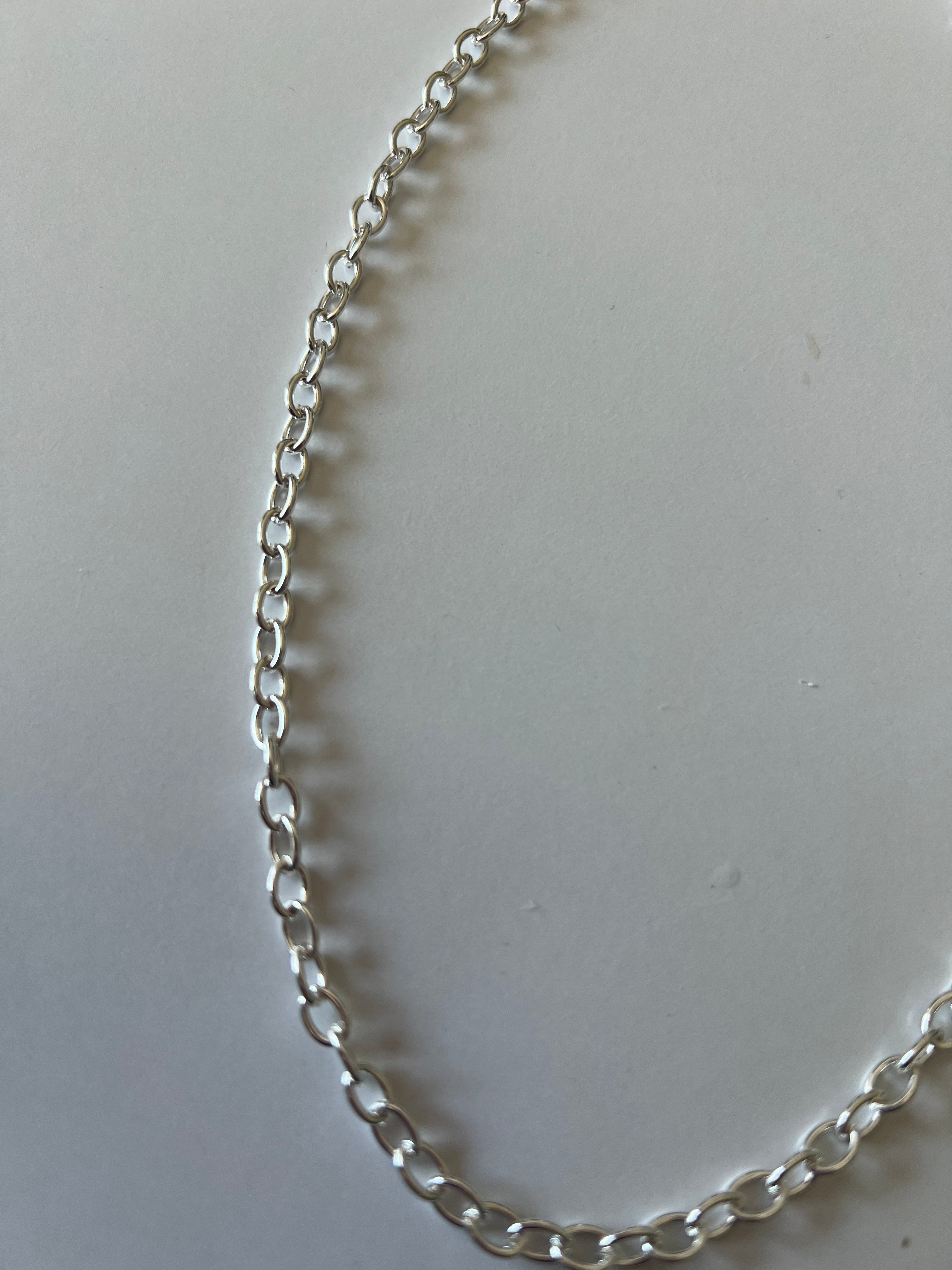 Graceful Oval Link Chain Necklace