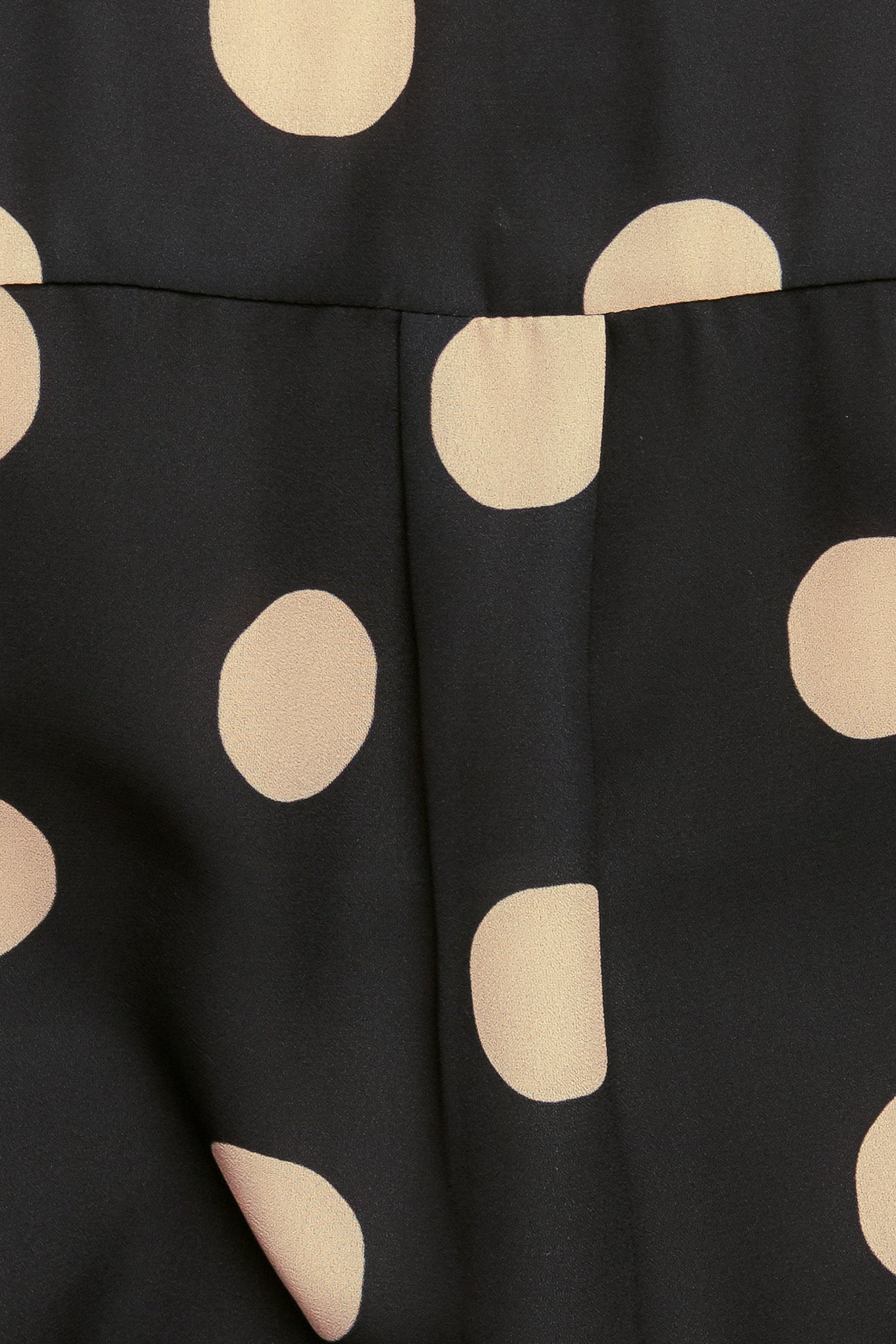 URBAN CIRCLES WOVEN TOP