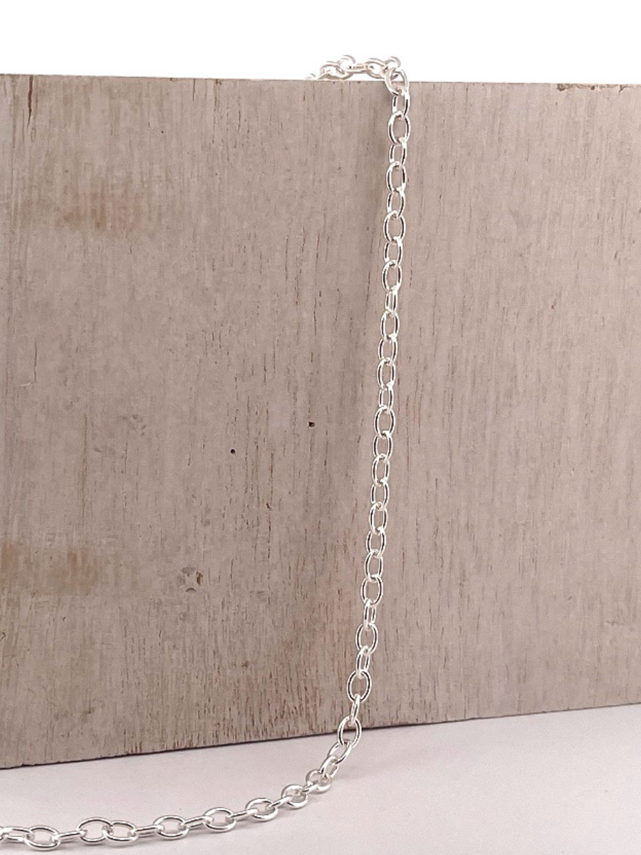 Graceful Oval Link Chain Necklace