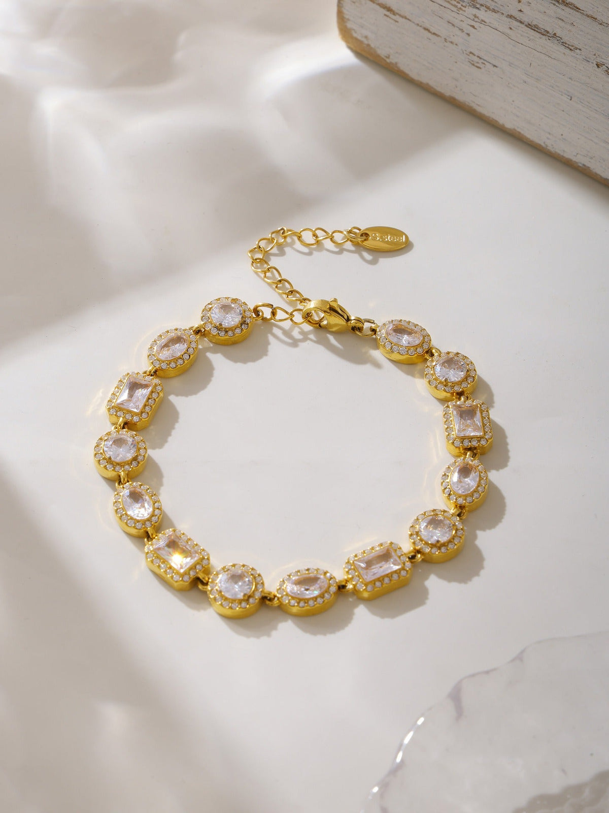 18K gold geometric inlaid gemstone design exquisite noble bracelet
